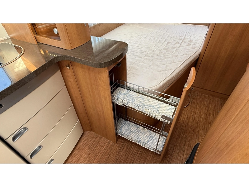 Hobby Excellent 495 UFE frans bed rondzit toilet  foto: 10