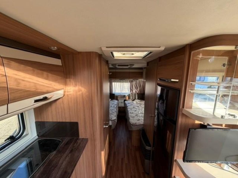 Knaus Sudwind Exclusive 580 EU mover luifel unico genua  foto: 11