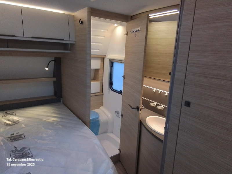 Fendt Apero 465 SFB middenkeuken en Frans bed  foto: 12