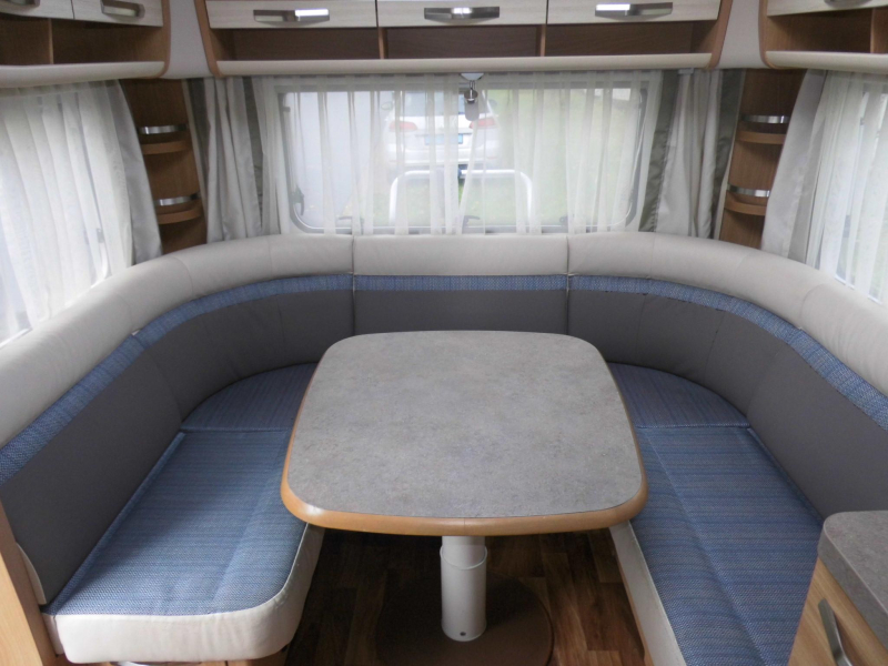 Knaus Sudwind 450 FU Mover en cassetteluifel!  foto: 2