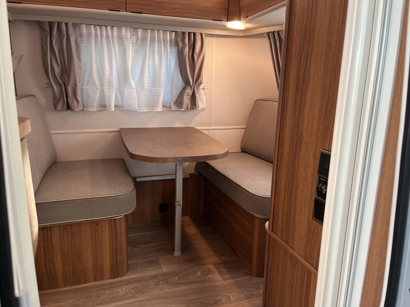 Eriba Touring 550 Legend Hampton zilver 