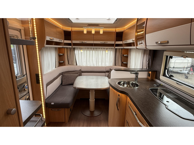 Knaus Sudwind Silver Selection 500 FU frans bed rondzit toilet 