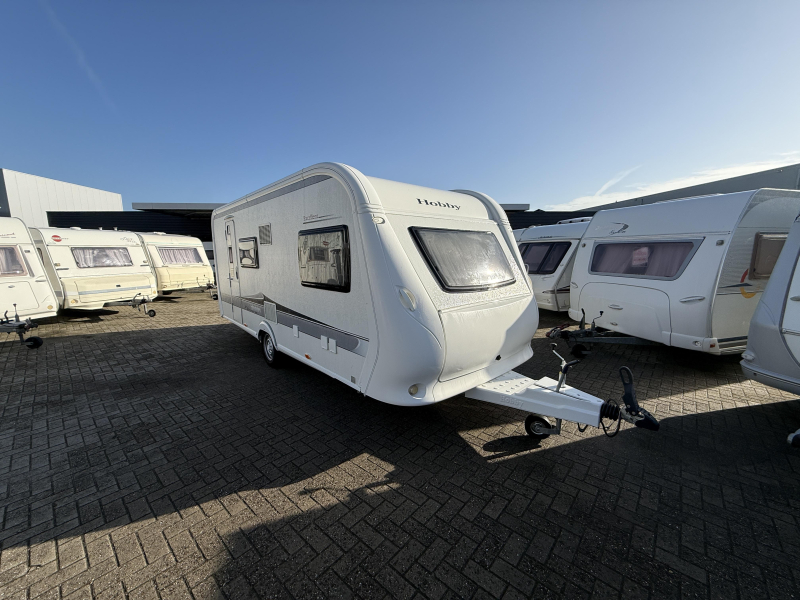 Hobby Excellent 490 KMF Unico voortent en luifel  foto: 14