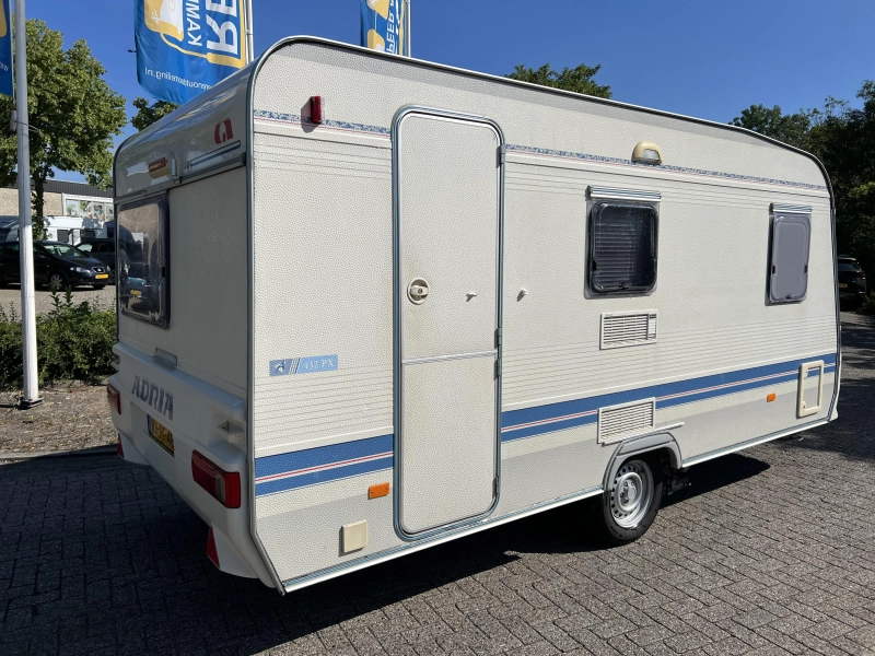Adria Unica 432 PX voortent en luifel 