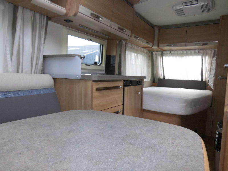 Knaus Sudwind 450 FU Mover en cassetteluifel!  foto: 9