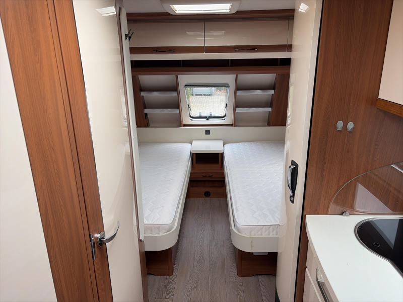Hobby Excellent 495 UL Mover/Voortent/Fietsdr. 