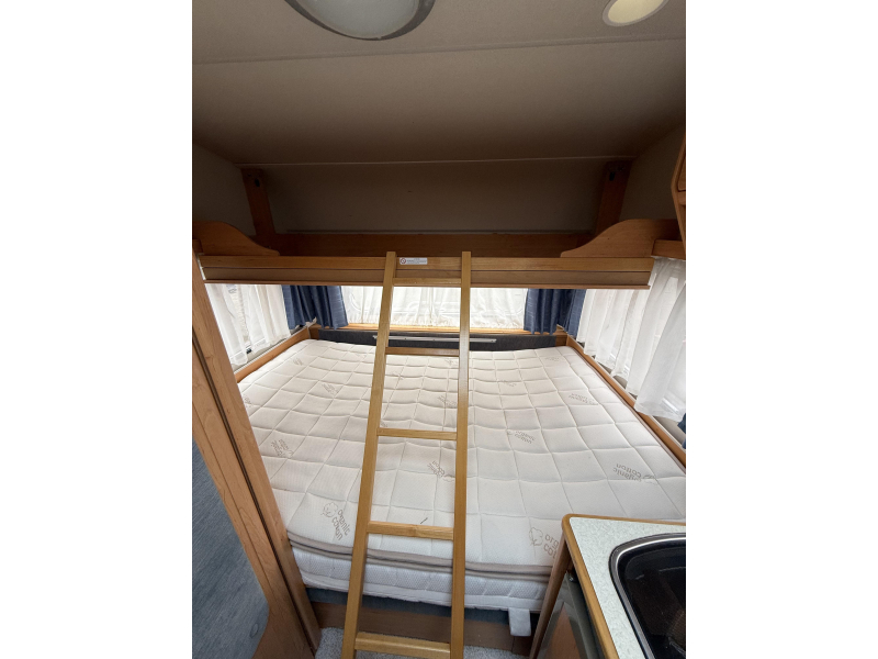 Knaus Blue Line 450 TK STAPELBED VASTBED RONDZIT  foto: 14