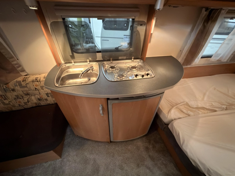 Kip Sky line Special 47 TDB +voortent+mover+luifel  foto: 9