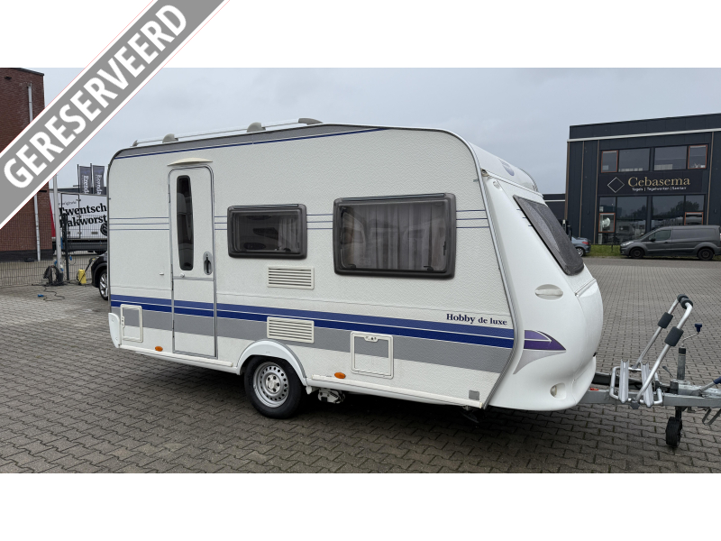 Hobby De Luxe 400 SF treinzit vast bed toilet  foto: 0