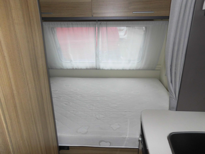 Caravelair Antares 440 Voortent, instapbeugel 