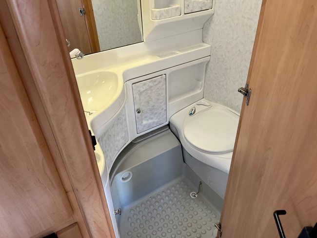 Hobby 450 De Luxe Easy vast bed , rondzit foto: 8