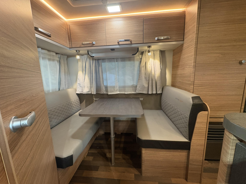 Weinsberg CaraOne Edition HOT 390 QD voortent | ex-verhuur  foto: 13