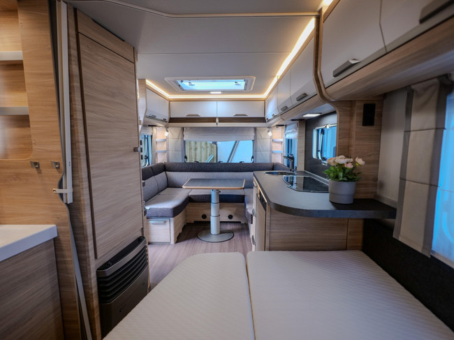 Knaus Sudwind 450 FU RONDZIT, MOVER, VOORTENT foto: 17