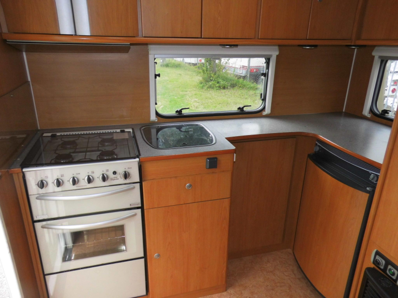 Dethleffs Lowlander 450 HK Mover, voortent. 