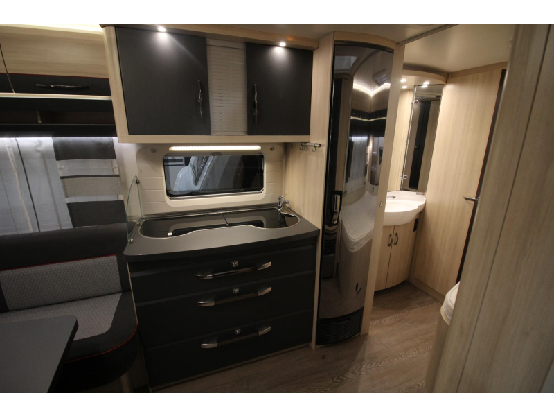 Hobby De Luxe Edition 460 UFE Topstaat, Hoge Koelkast  foto: 7