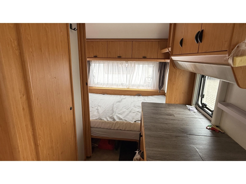Knaus Sudwind 450 rondzit dwars bed toilet  foto: 10
