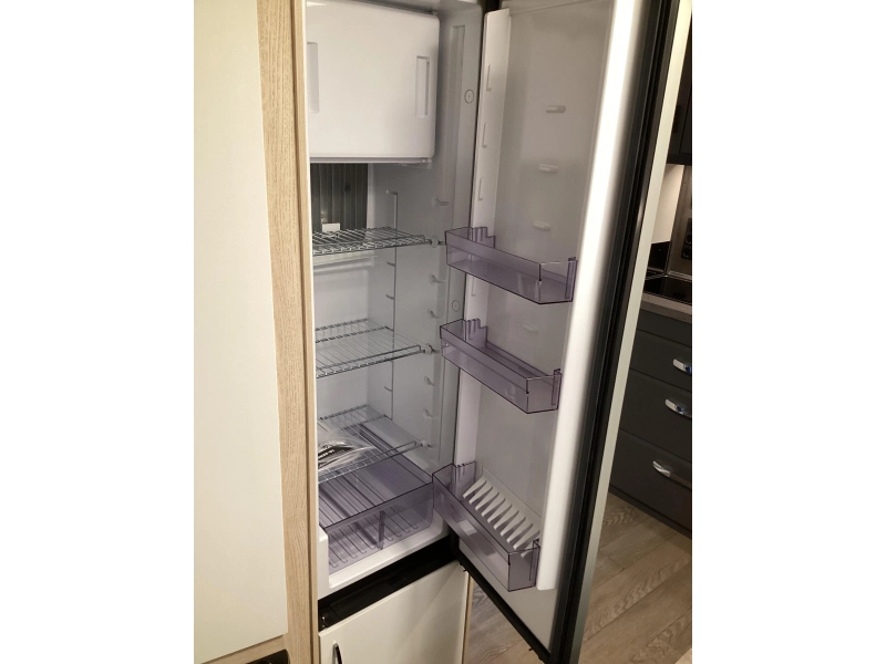 Hobby De Luxe 460 SFF Vrijstaand bed/ Douche  foto: 11
