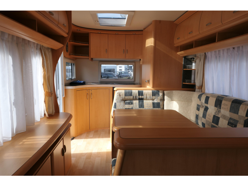 Hobby De Luxe 520 TMF mover, airco en voortent  foto: 10