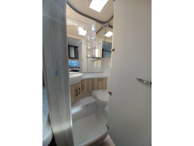 Hobby De Luxe 460 LU 1500kg  foto: 10