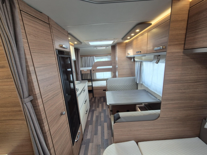Weinsberg CaraOne Edition HOT 500 FDK Stapelbed  foto: 14
