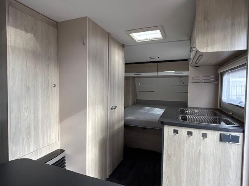 Caravelair Antares Style 470 mover, luifel, fietsenrek  foto: 7