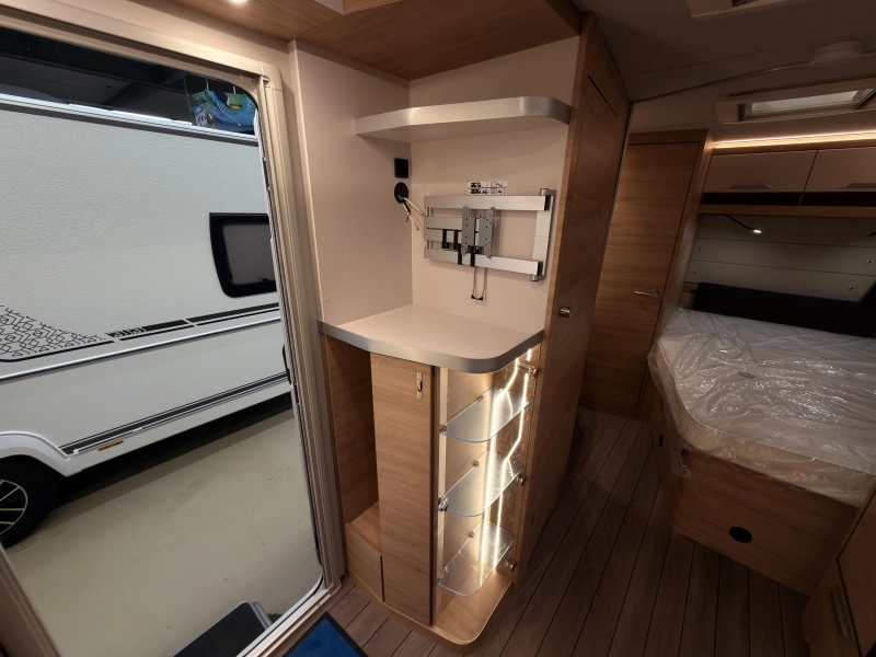 Knaus Sudwind Black Selection 500 FU 1800KG+vloer+Fransbed  foto: 21