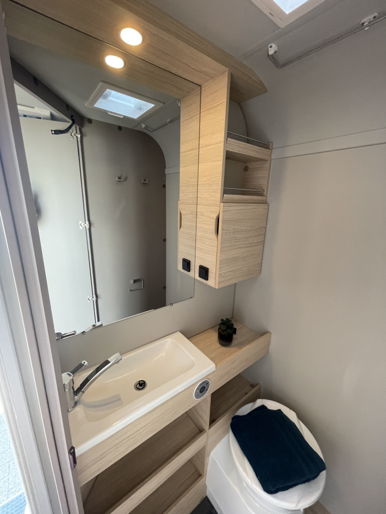 Weinsberg CaraCito DWARSBED+TREINZIT 1e EIGENAAR MOVER  foto: 16