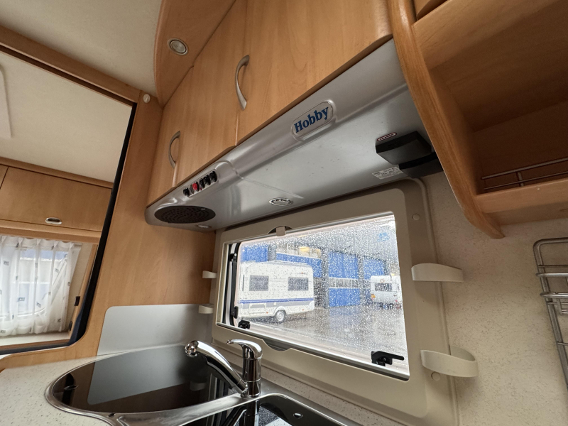 Hobby De luxe Easy 440 SF incl mover en voortent  foto: 5