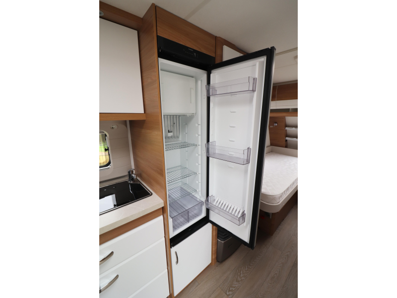 Hobby De Luxe 540 UL BJ 2024 Luifel/ Mover  foto: 11