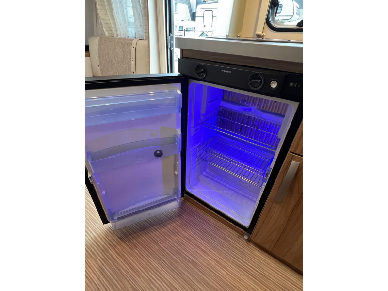Eriba Nova Light 442 Lengtebedden, Mover, Tent  foto: 10