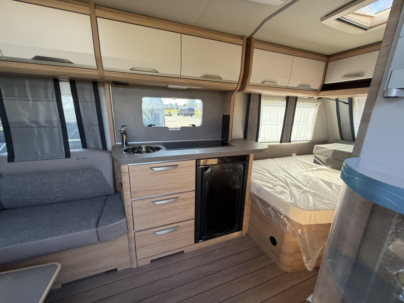 Knaus Sudwind Black Selection 450 FU dakairco / fransbed  foto: 5