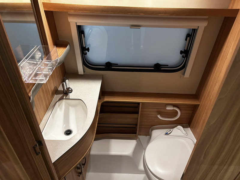Eriba Touring Triton 430 Met Unico Verona luifel 