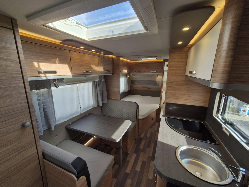 Weinsberg CaraOne Edition HOT 500 FDK Stapelbed  foto: 7