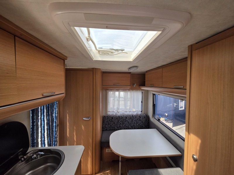 Adria Altea 390 PS 4 persoons VOORTENT 2010  foto: 12