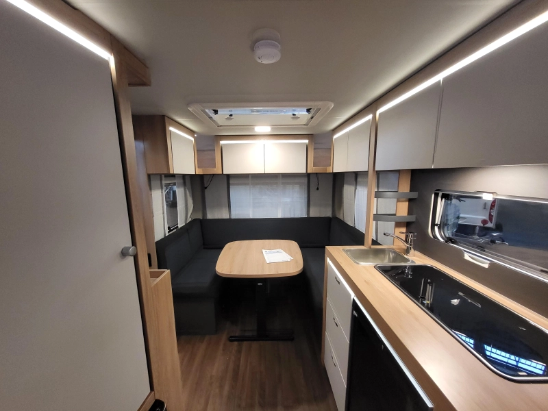 Knaus Sport 450 FU af fabriek mooi compleet  foto: 7