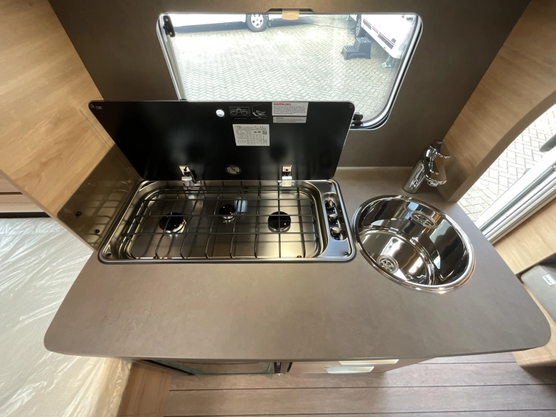 Knaus Sudwind Black Selection 460 EU MOVER-THULE LUIFEL-VLOERV  foto: 9