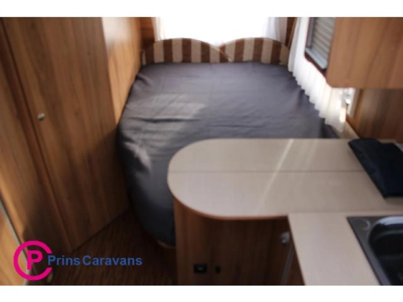 Bürstner Averso 450 Frans Bed en Rondzit  foto: 8