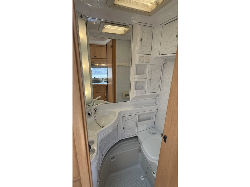 Hobby De luxe Easy 450 UF dwars bed rondzit toilet  foto: 6