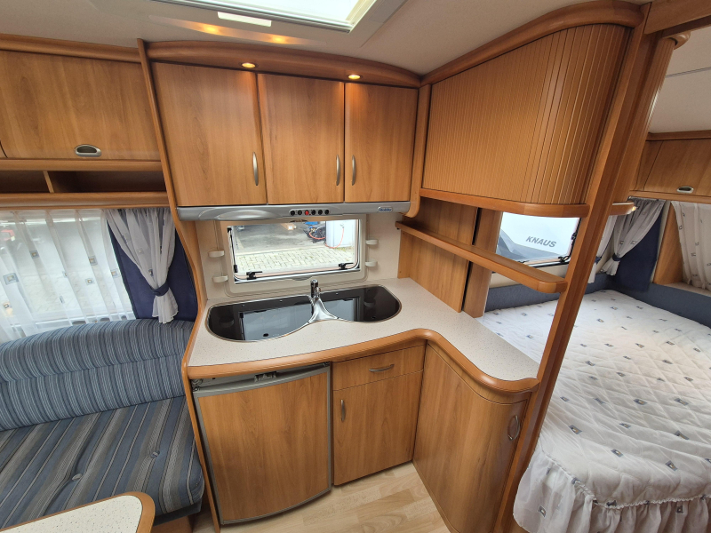 Hobby De Luxe 460 UFE met luifel  foto: 9