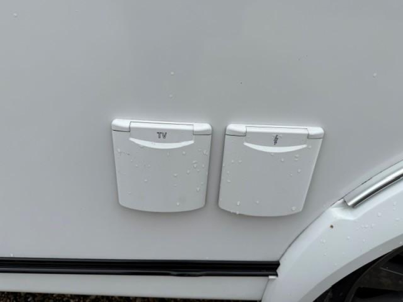 Knaus Sport Silver Selection 500 UF mover airco pano luifel  foto: 8