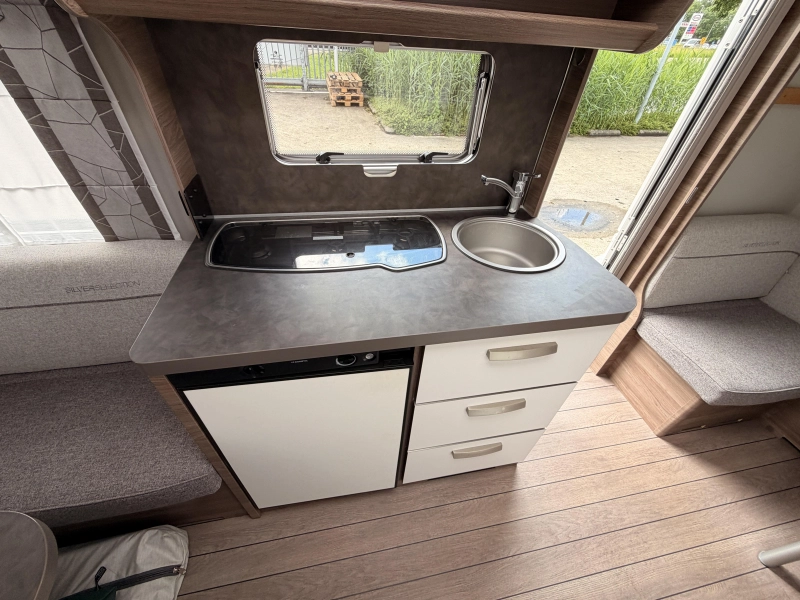 Knaus Sport Silver Selection 400 LK Voortent+Stapelbed+1300KG  foto: 16