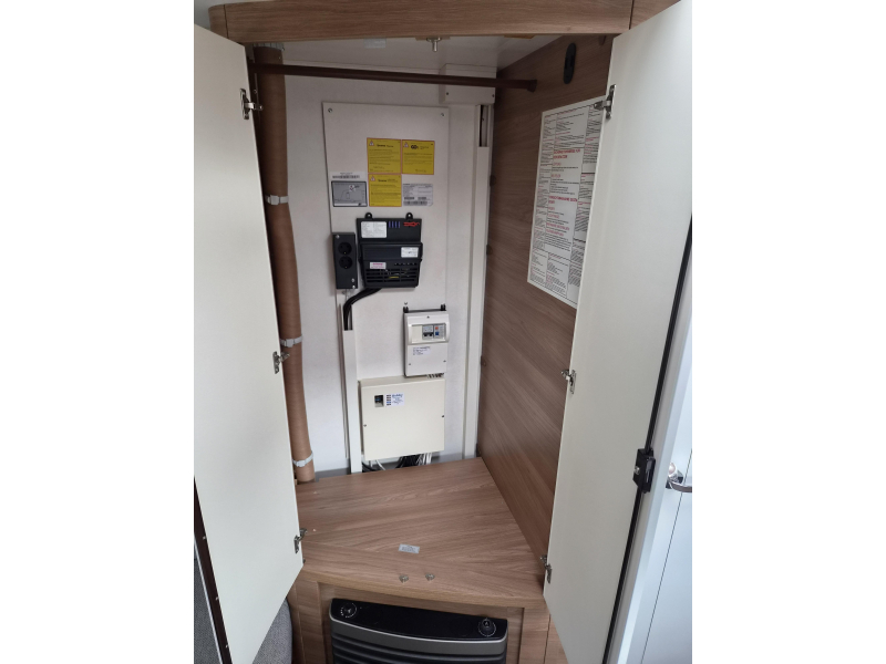 Hobby De Luxe 495 UL Enkele bedden-Mover-Airco  foto: 12