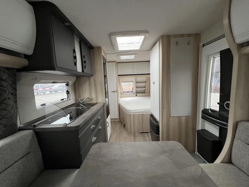 Hobby De Luxe 460 UFE 