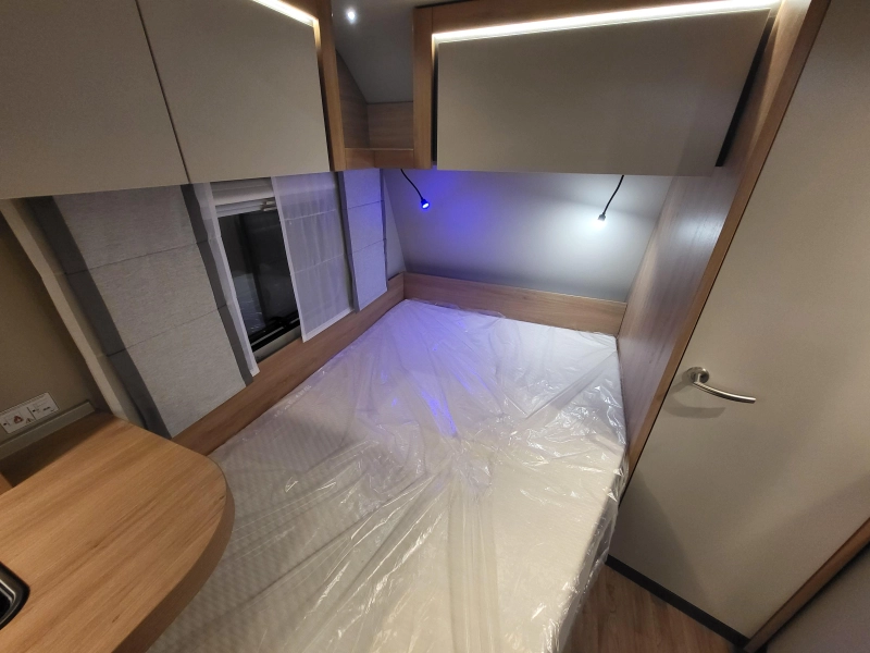Knaus Sport 450 FU af fabriek mooi compleet  foto: 10