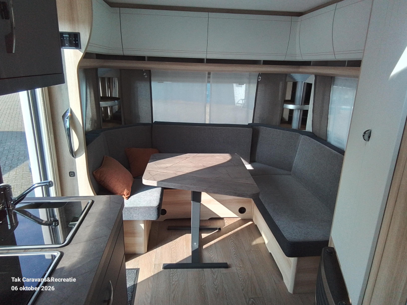 Hobby De Luxe 495 UL model 2027 aparte bedden 