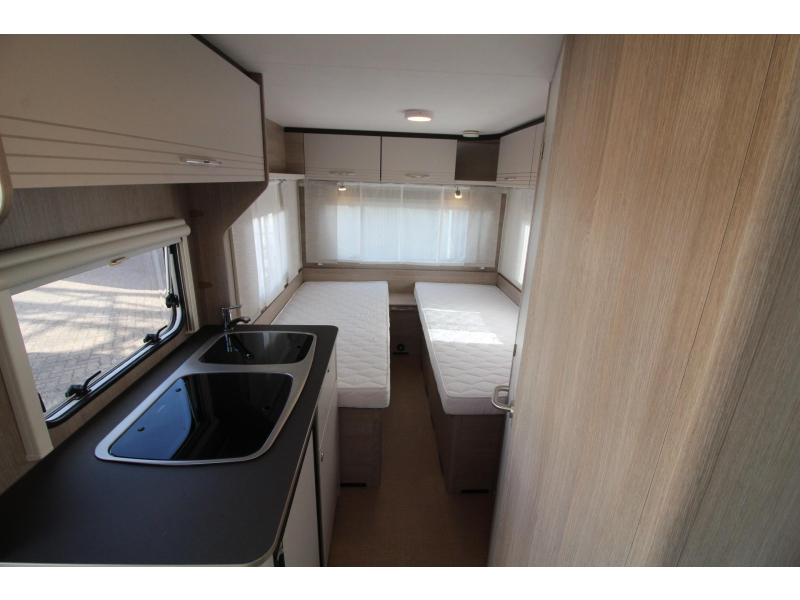 Bürstner Premio Life 480 TL Mover Thule 6300 Fietsenr  foto: 7