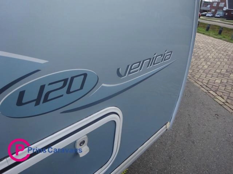 Caravelair Venicia 420 Met Dwars Bed en Treinzit  foto: 8