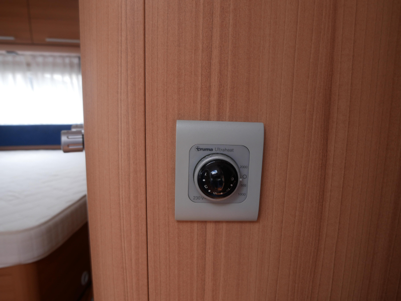 Knaus Sudwind 500 FU Voortent + cassetteluifel  foto: 18