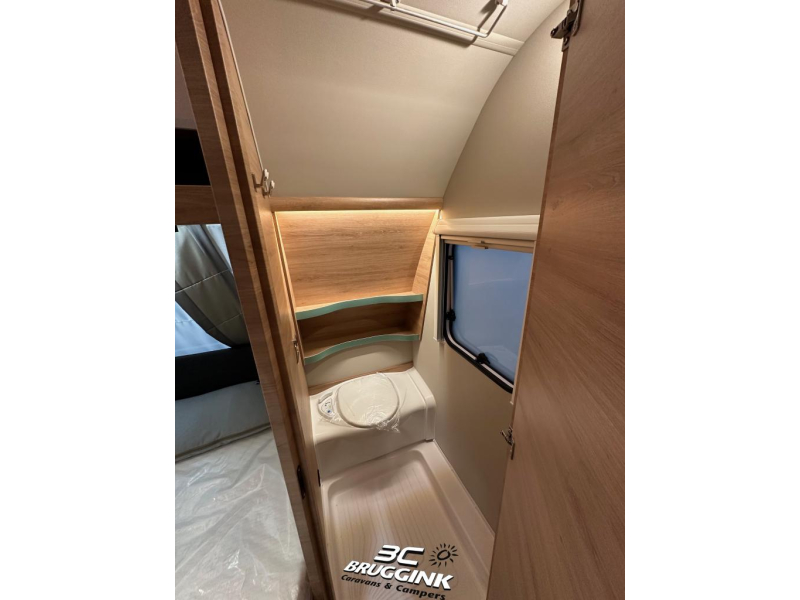 Knaus Sudwind 60 Years 450 FU FRANS BED EN RONDZIT  foto: 6