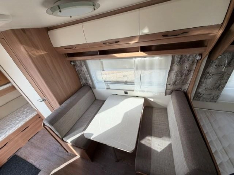 Hobby De Luxe 490 KMF stapelbed zeer compleet  foto: 14